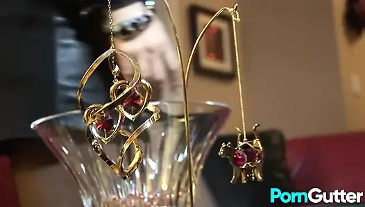 Olgun lezbolar seksi Vanessa ve June Summers ateşli seksin tadını çıkarıyor