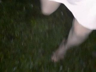 Кроссдрессерная прогулка в каблуках ночью