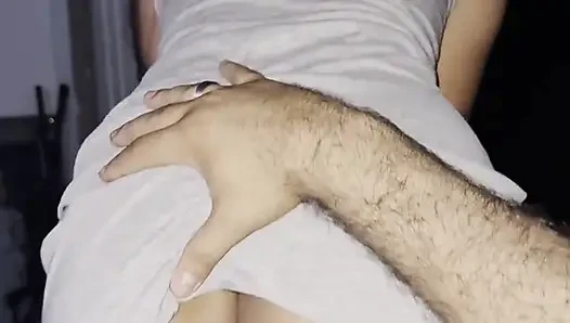 Üvey kız kardeşim sıcak uyanıyor ve yalnız beni seviyor