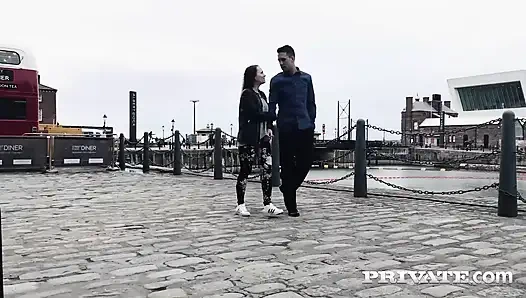 Blue Angel, si rambut cokelat yang cantik dan kekasih pakaian dalam!