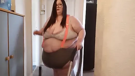 Pekerjaan rumah ssbbw si cewek super semok di suspender & thong