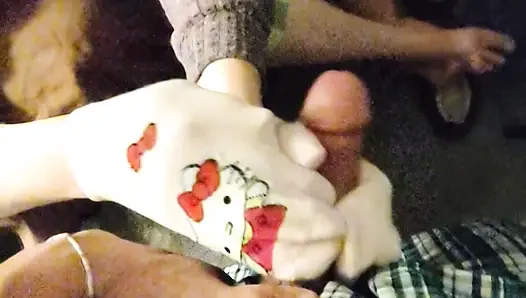 Seksi pembe hello kitty çorapla muamele ve çorapla mastürbasyon