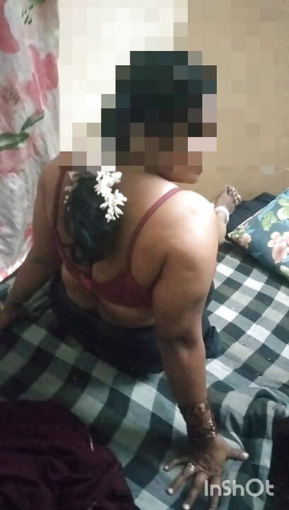 The Anklet wearing tamil aunty hot dance and talking hot moaning