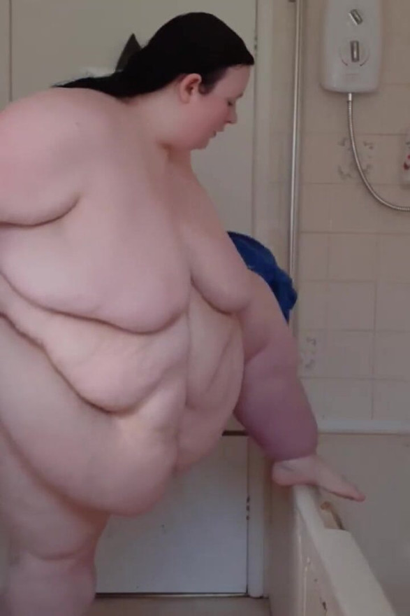 BBW SSBBW dries body after shower towel dry