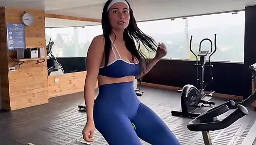 Aku tetanggaku setelah pulang dari gym