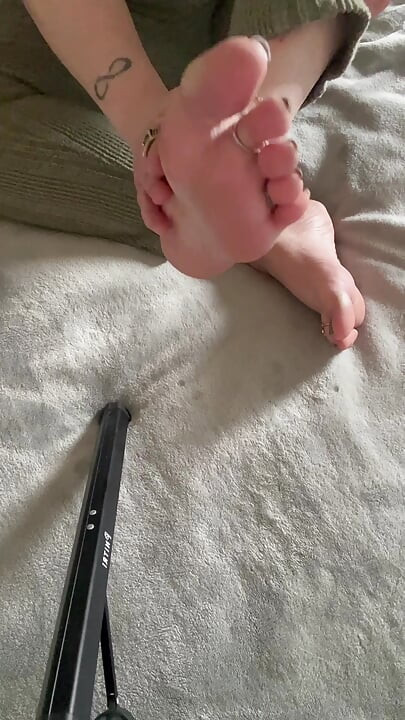 8 Minuten reines Glücks vor meinen schönen Füßen