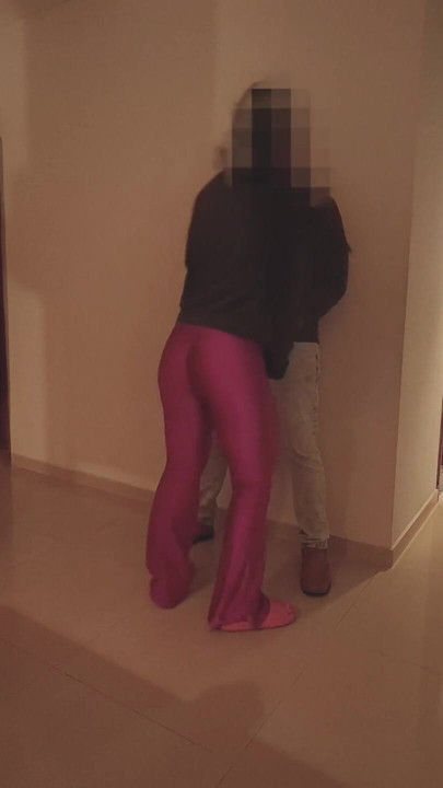 Esposa caliente follada en fiesta en el edificio - semen en la boca | Clip 1