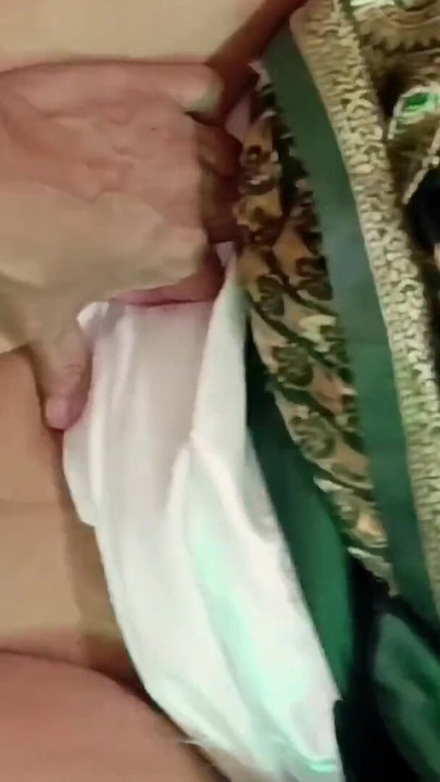 Pizdă umedă cremoasă curată și rasă desi din Nepal, frumusețe minunată drăguță | Clip 1