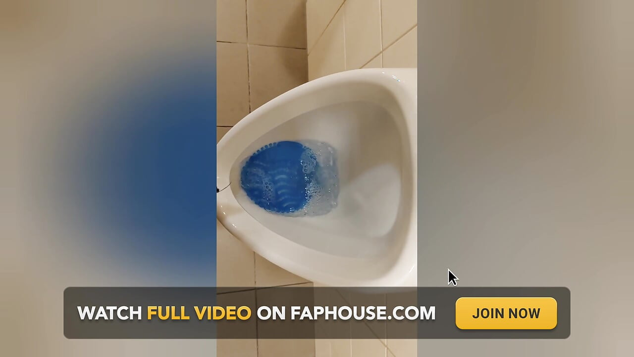 Sperma-mix aus jungem weißem, dünnem, unbeschnittenem jungen