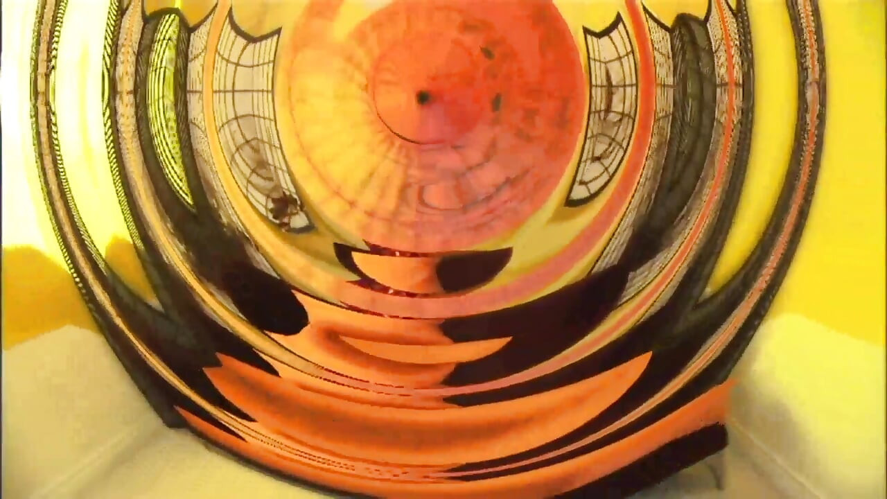 एशियाई बेब सफेद लंड में मजा लेती है