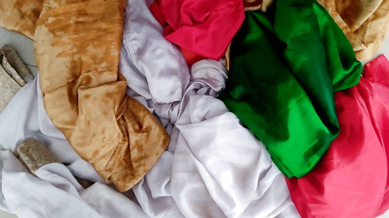 Satin Silk Handjob Porn - Močení na sousedčino prádlo a handjob (159)