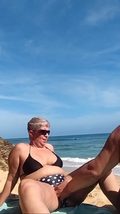 Kami hampir ditangkap di pantai buat kali kedua semasa saya melancapnya | Klip 1