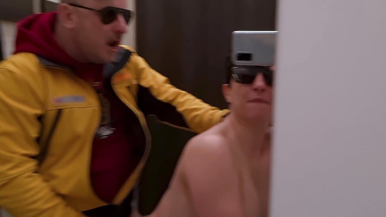 A Stepbrother Has Anal Sex with His Stepsister in a Fitting Room. Dada Deville