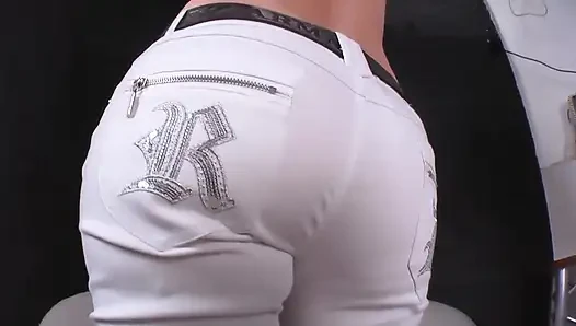 İri göğüslü sarışın kaltak için ateşli mastürbasyon