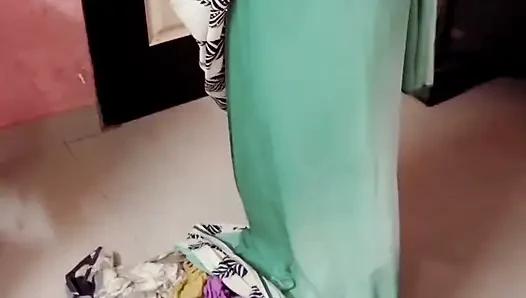 Desi tamilische ehefrau renu nasser nackter körper handtuch trocken &langsam sari-anziehen necken! Indianhotwifex