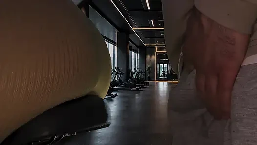Rough sex with a stranger in the Gym and he came 2 Times.