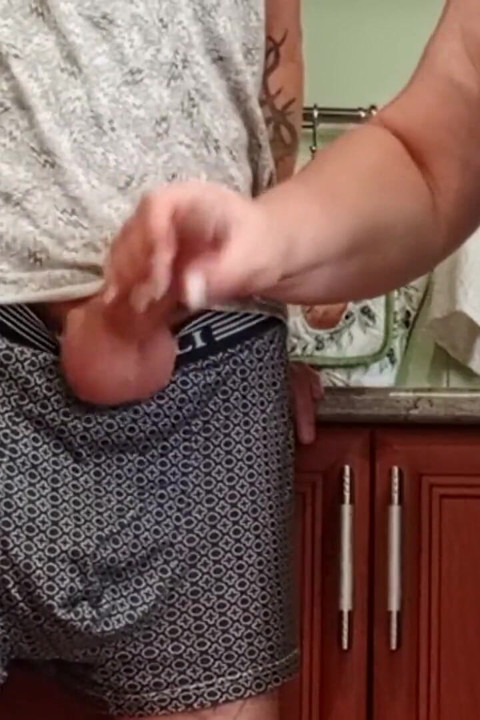 Stepmom Jerks off to a Cumshot Before Lunch