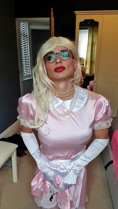 Feeling very pretty in pink. Do i make a good looking sissy?