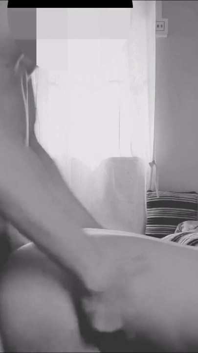 El colega le metió la polla a la novia en el coño a lo bestia | Clip 1