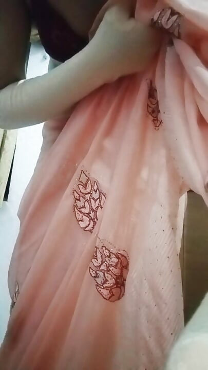 Ινδός Crossdresser Bottom Gaurisissy αισθάνεται καυλιάρης για σεξ σε μεταξένιο Saree με βαριά Jwellery