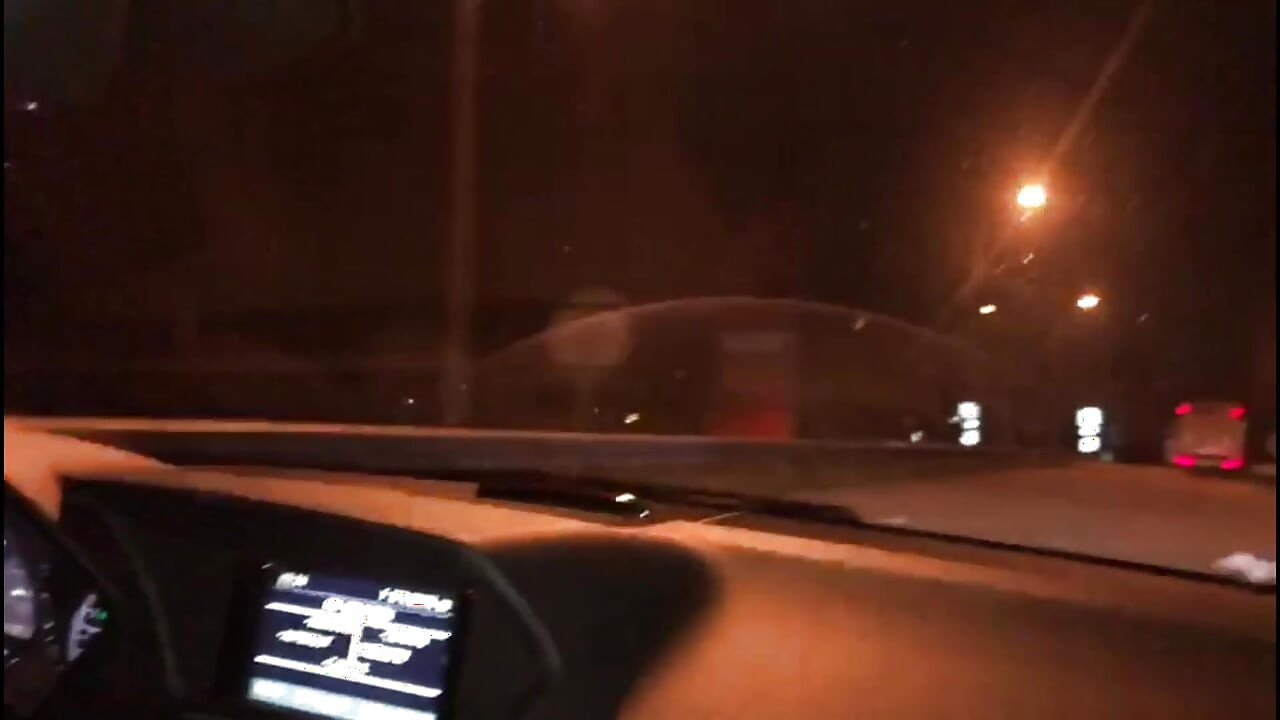 I love to piss outdoor