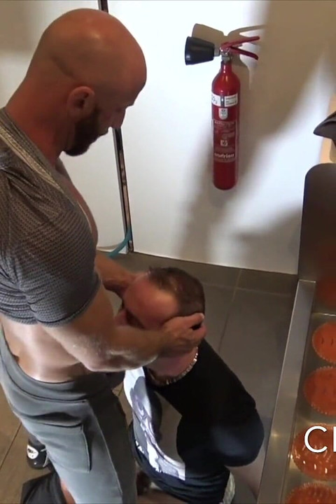 2484 follada a pelo por matur eboy en baños públicos