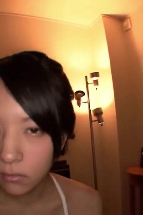 理想光滑裸露的美女与娇小的胸部诱惑顽皮的放纵 - 场景3