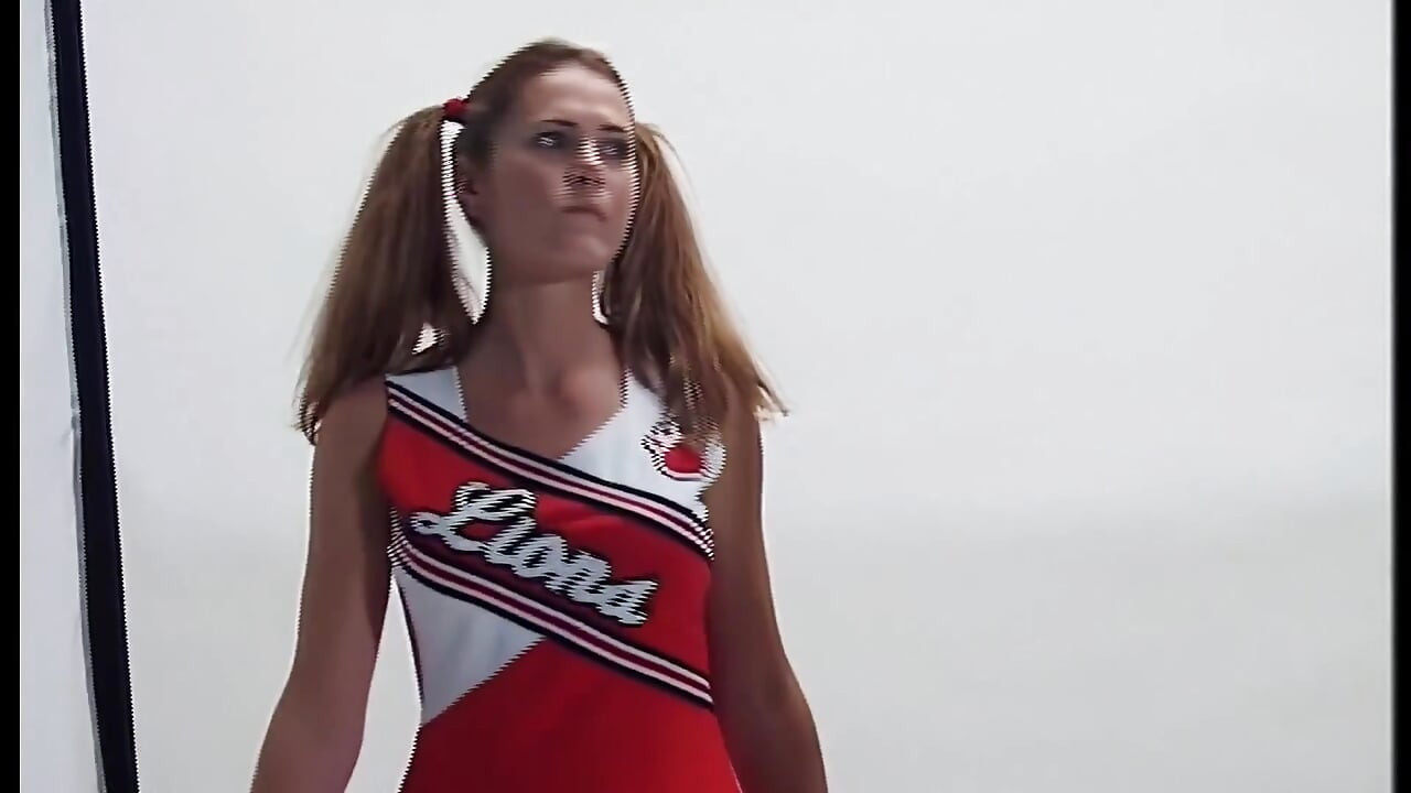 Студентка дозволяє зняти себе під час траха