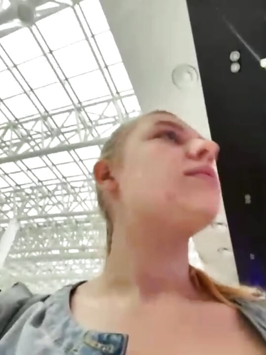 Public Squirting in the changing room with jucielussie