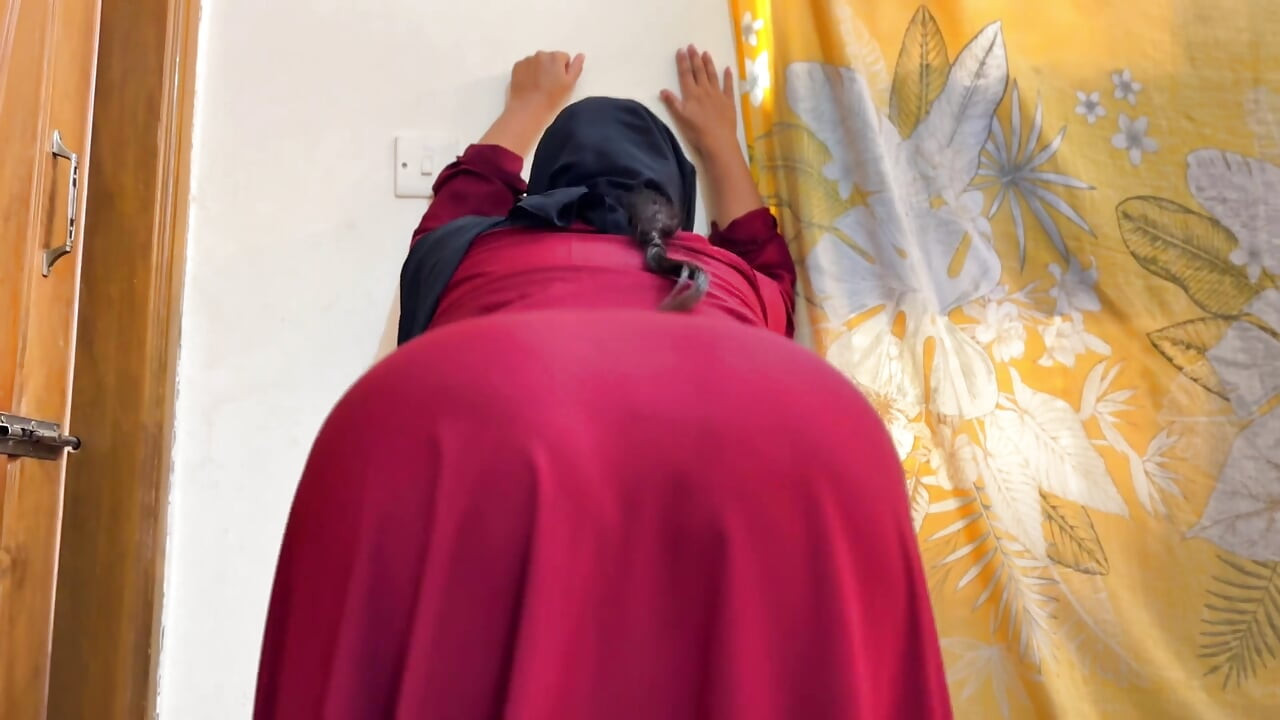 Schöne heiße stiefmutter Ã¶ffnen sie ihre burqa & zeigt ihren riesigen arsch in Saudi-Arabien - hijab & niqab affäre