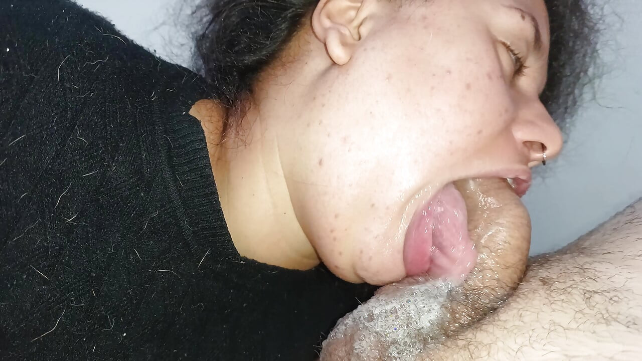 GOOD GIRL, SO NAUGHTY FUCKING HER THROAT ON THE STALK OF THE DESTROYED COCK