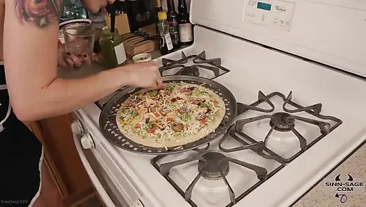 Cewek-cewek raksasa pesta pizza di kantor sama sinn sage