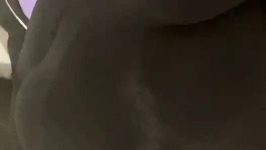 Shiny encased orgasme