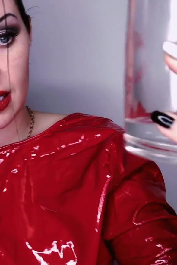 Worship my lipstick marks bitch!