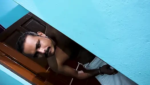 Sexy mallu bhabi mit dicken möpsen macht arbeit zu hause - Deborji kontrolliert sich nicht selbst, wenn sie sieht