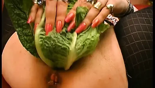Blonde mature slut loves filling her pussy with a food