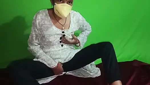 Sudha Bhabhi, a resident of Lucknow, took off her frock and showed off her frock.