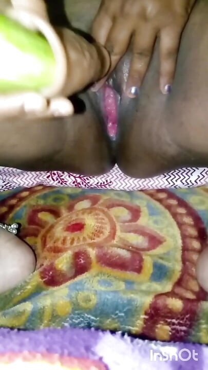 Днес Савита Бхаби напълно изпразни вагината си от всичките й течности.