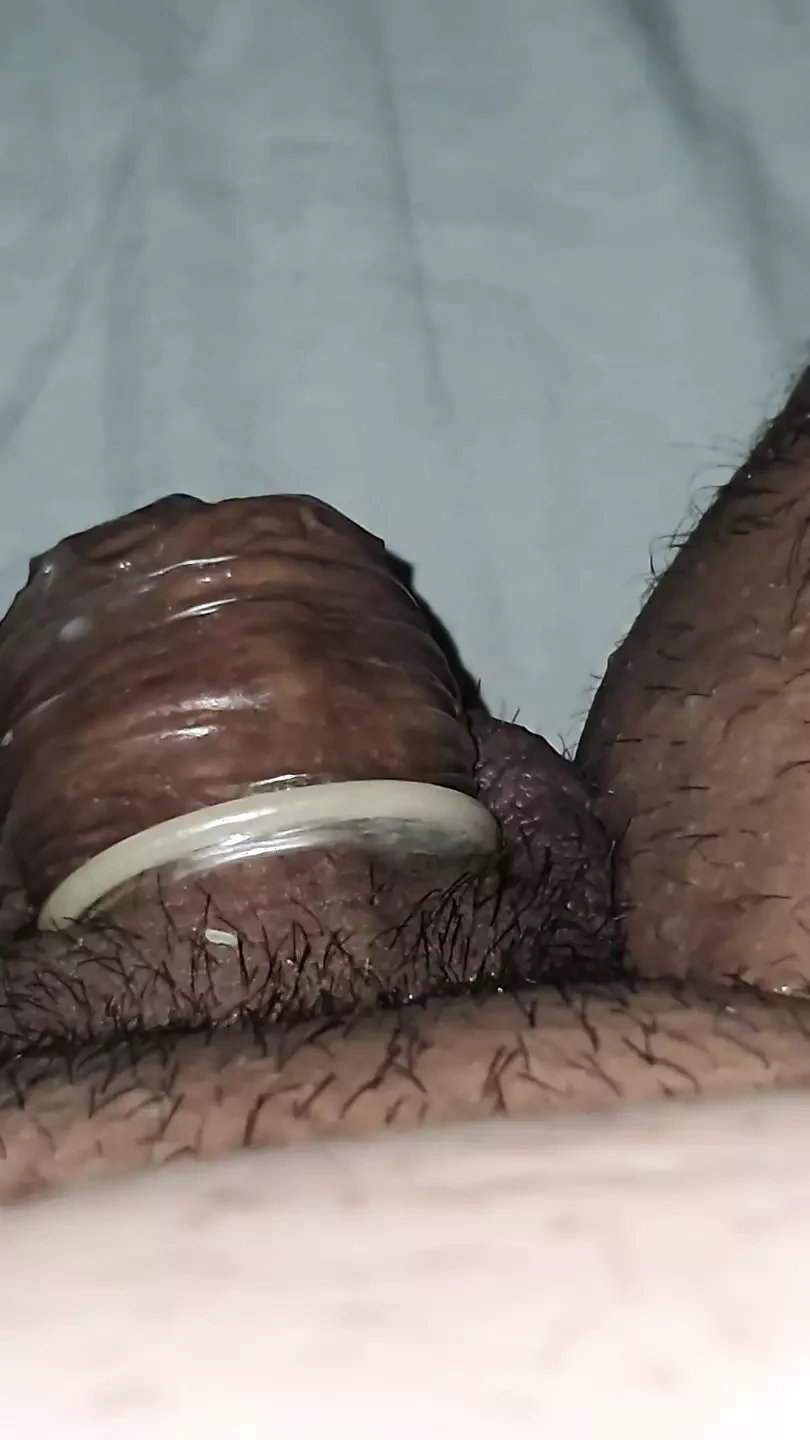 Curva curvă călărește și fute fiul vitreg până când el ejaculează în pizda ei