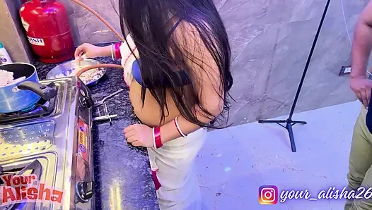 Alisha yenge yemek pişirirken sikiliyor sammy sins