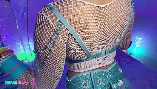 Penelope Woods anal tıkacını gösteriyor ve amının içine boşalıyor!