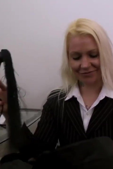 MILF knows how to work for and with cum