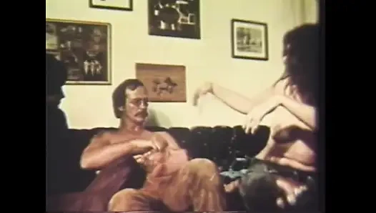 Pelacur memakan penis