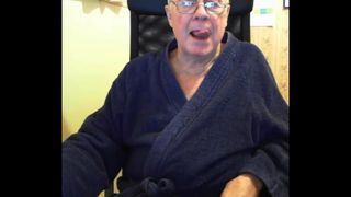 Opa streelde op webcam