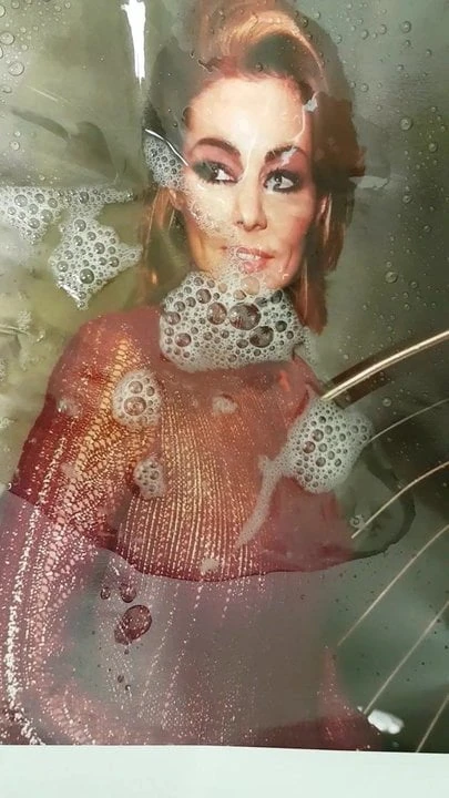 Sandra Cretu vollgepisst