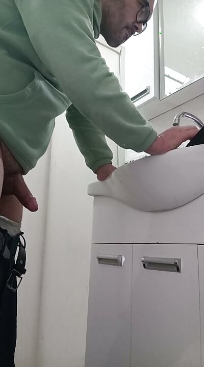 My step cousin realizes that I masturbate next to her and I can't believe her reaction Stranger Touch her Butt with his erectio