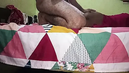 Üvey baba üvey kızını sabah seksiyle sikiyor