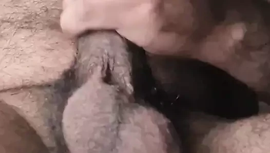 رجل مشعر مثير يستمني