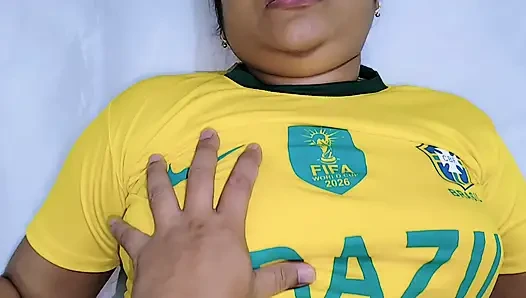 Eshita-mu. Adik tiri. Adik tiri bangla India bersetubuh sambil bertaruh pada pertandingan sepak bola.