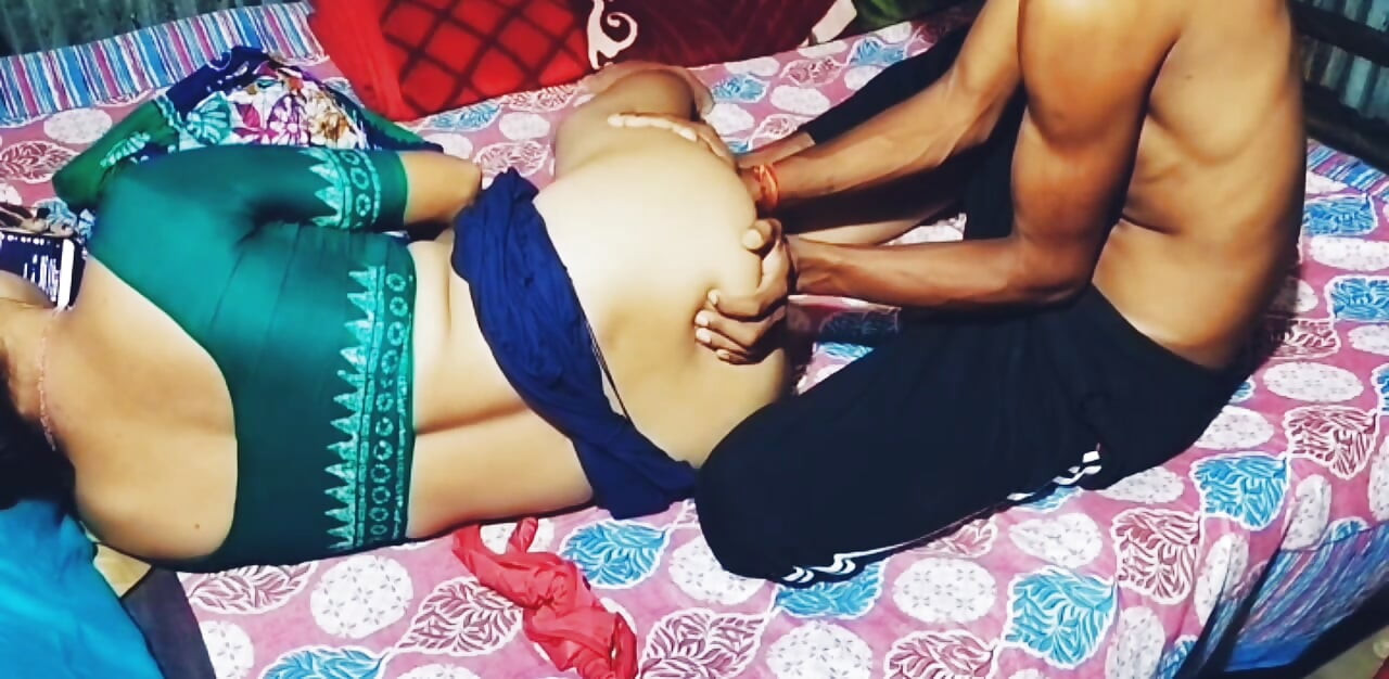 Bhabi excitada com belo sari quer que o Devar a foda